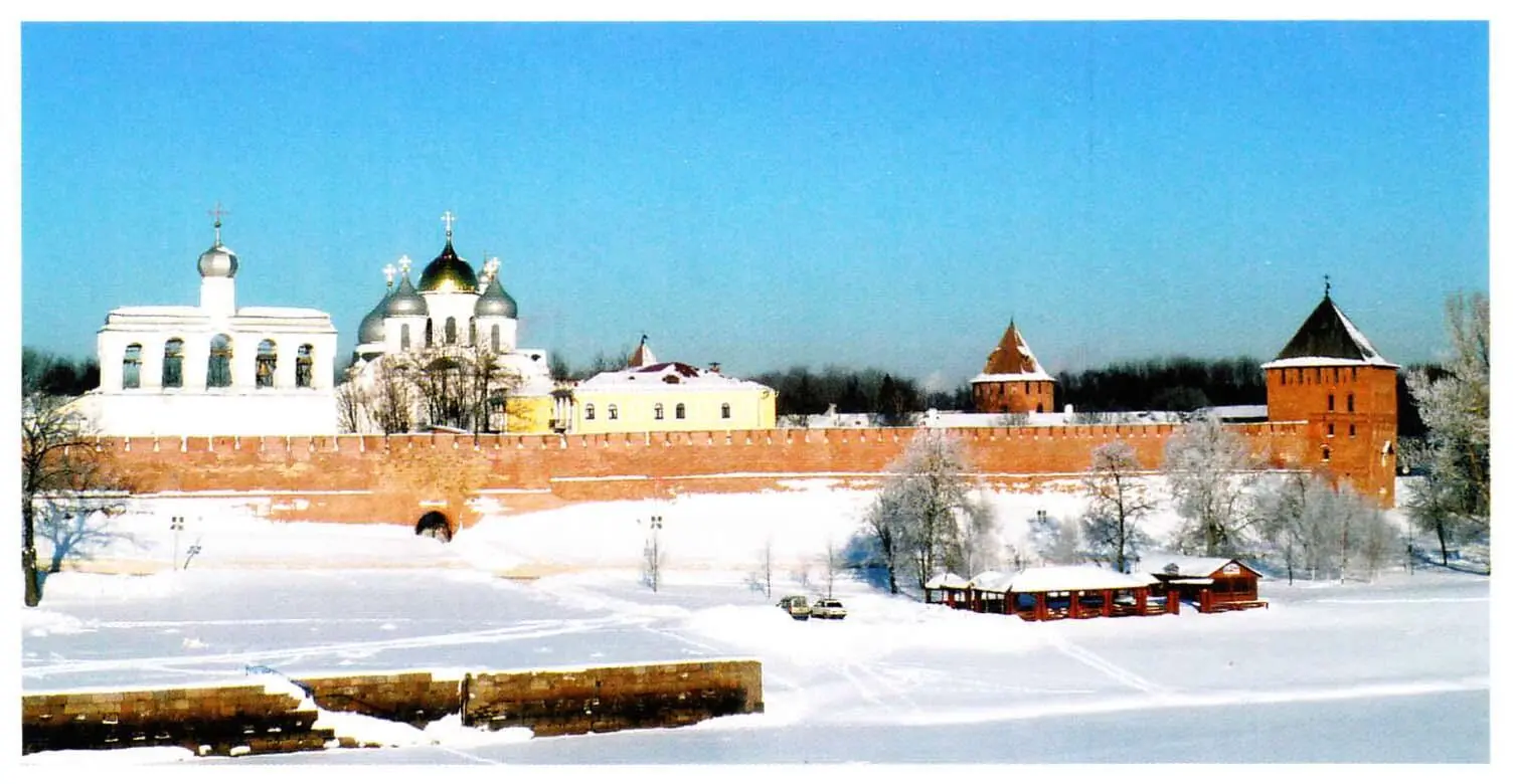 Новгородский кремль Вид с востока ОКОЛЬНЫЙ ГОРОД Первое летописное сообщение - фото 107