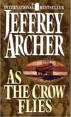 Jeffrey Archer As the Crow Flies обложка книги