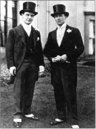 Peter Kapitza left and James Chadwick at Chadwicks wedding in 1925 - фото 19