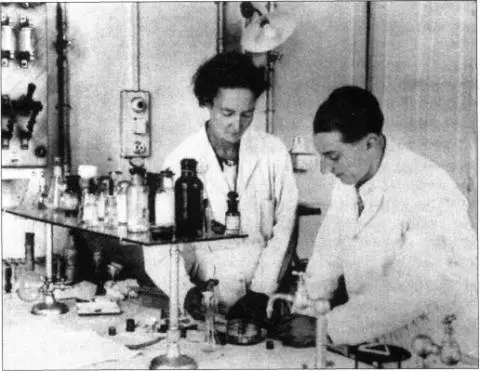 Irene and Frederic JoliotCurie The discovery caused consternation and - фото 25