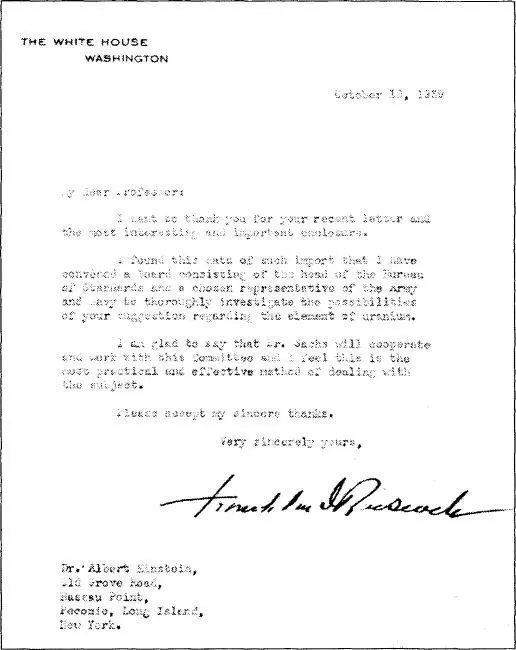 Albert Einsteins letters to FDR facing page and FDRs reply left Roosevelt - фото 33