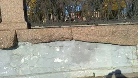 Рис 20 Повреждения укрытия набережной Невы Можно сразу назвать несколько - фото 23