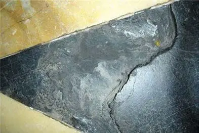 Рис 35 Разрушение облицовки изза строительных ошибок 29 - фото 38