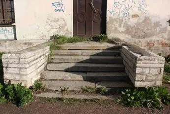 Рис 107 Общий вид южного входа Рис 108 Гранитная ступень южного крыльца - фото 111