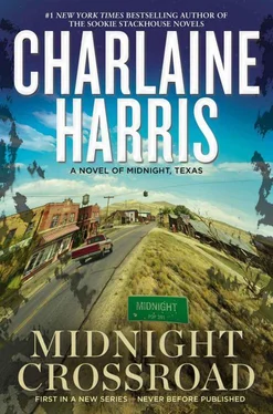 Charlaine Harris Midnight Crossroad обложка книги