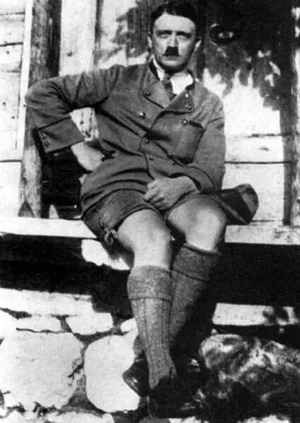 Гитлер на отдыхе в Баварских Альпах Бергхоф конец 1920х Гитлер и другие - фото 7
