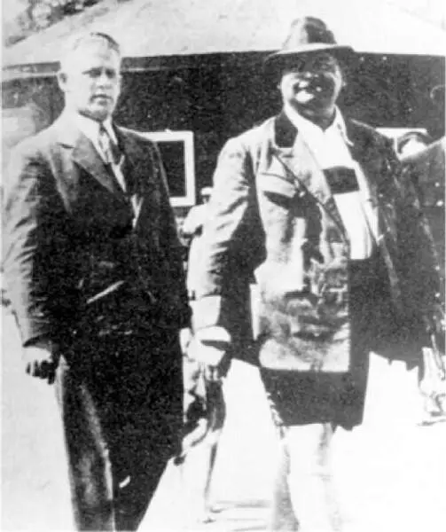 Эрнст Рем со своим молодым другом на Баварском курорте Июнь 1934 - фото 14