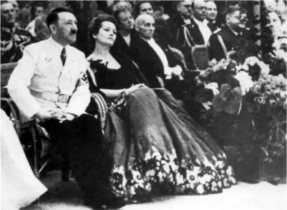 На концерте Рядом с Гитлером Ольга Чехова 1939 год На праздновании - фото 24
