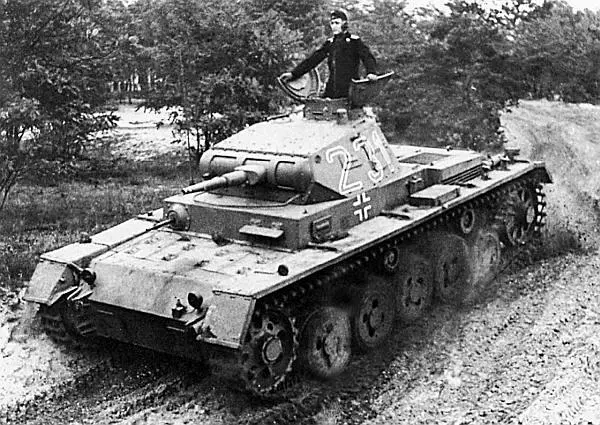 PzIII AusfA на одном из полигонов Германия 1939 год Характерной - фото 4