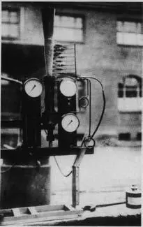 In late 1931 the Army began its investigation into liquidfuel rocketry with a - фото 14