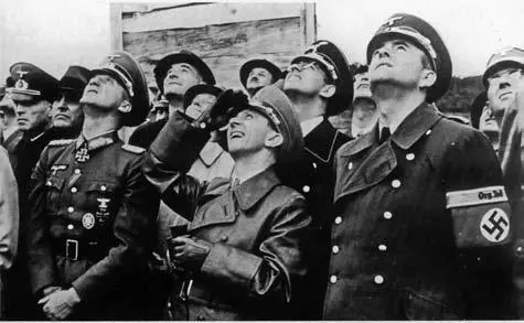 After the first A4 success Armaments Minister Albert Speer right with - фото 26