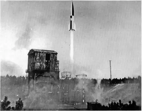 An A4 is launched from Test Stand VII in Peenemünde 1942 or 1943 After - фото 27