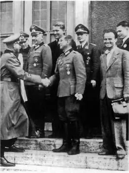 General Fellgiebel left head of Army signals congratulates PeenemündeEast - фото 28