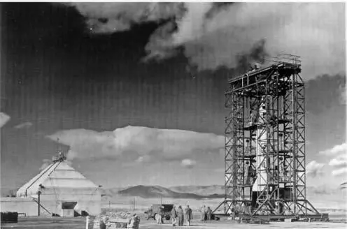 In the New Mexico desert a captured rocket is prepared for a mission to the - фото 39