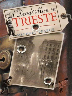 Michael Pearce A Dead Man In Trieste обложка книги