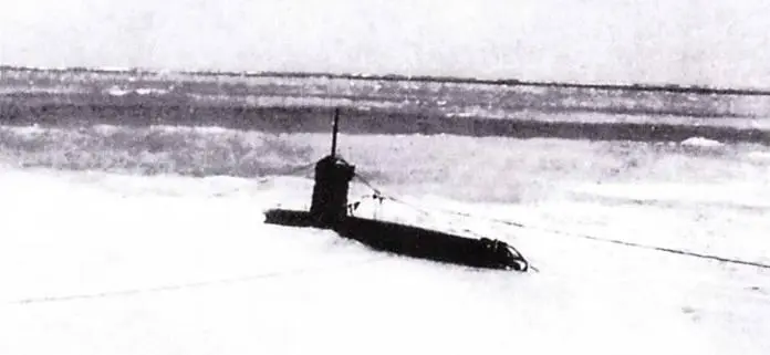 Лодка лейтенанта Сакамаки выброшенная на берег острова Оаху Вечером 5 ноября - фото 58