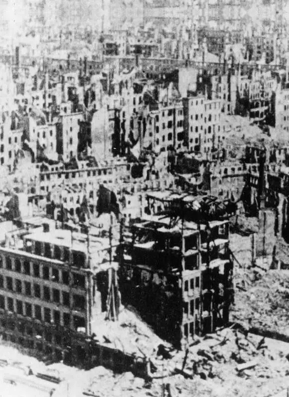 Последствия бомбежки Дрездена февраль 1945 года Разрушения наподобие этих - фото 10