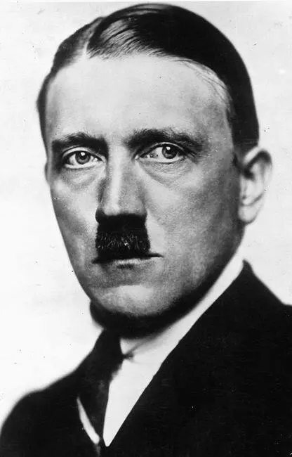 Официальный портрет Гитлера сделанный Генрихом Гофманом в середине 20х годов - фото 17