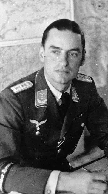 Карл БемТетельбах в бытность молодым летчиком люфтваффе Немецкие войска - фото 24