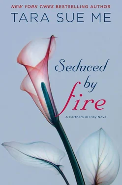 Tara Me Seduced by Fire обложка книги