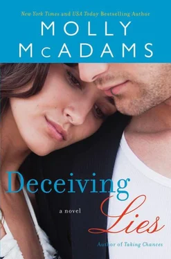 Molly McAdams Deceiving Lies обложка книги