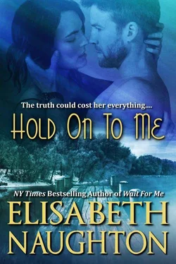 Elisabeth Naughton Hold On To Me обложка книги