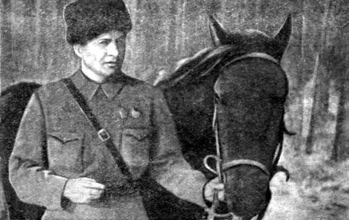 Комиссар Д Г Ларичев Дука вызвал к себе Кожевникова и Черненко Оторвались - фото 17