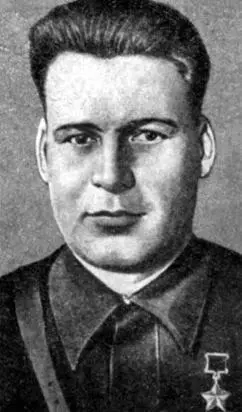 Герой Советского Союза Михаил Ильич Дука Он возглавлял Брянский городской - фото 20