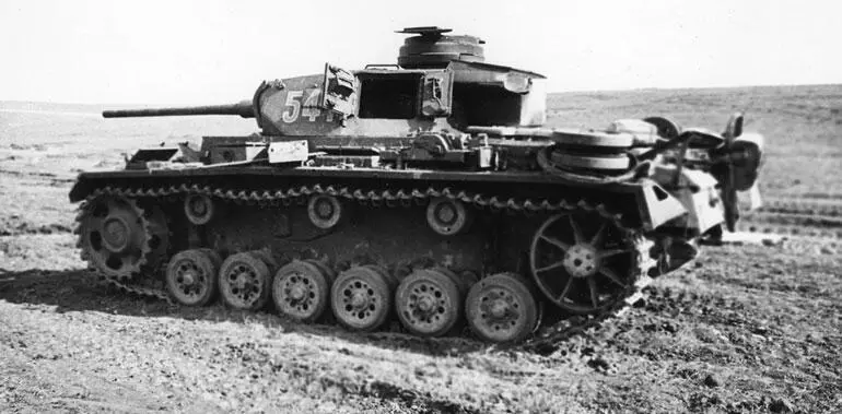 Немецкий танк PzIII подбитый на подступах к городу Сентябрь 1942 года Этот - фото 72