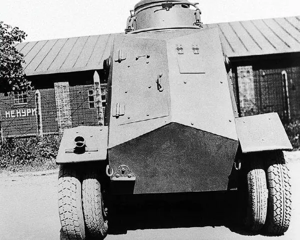 Бронеавтомобиль Д13 вид сзади Лето 1931 года АСКМ 15 сентября 1930 - фото 12
