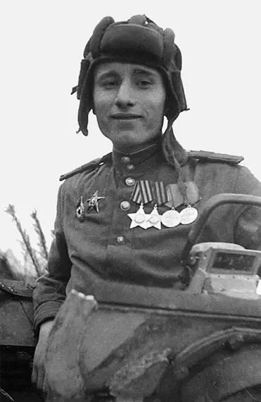 Командир орудия танка Т3485 гвардии старший сержант АЕ Аринин Восточная - фото 130