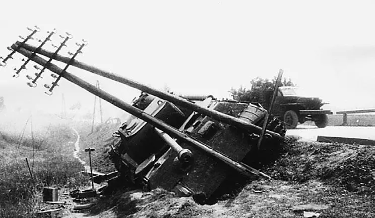 Пантера подбитая советскими танкистами Австрия 1945 год И вдруг - фото 131