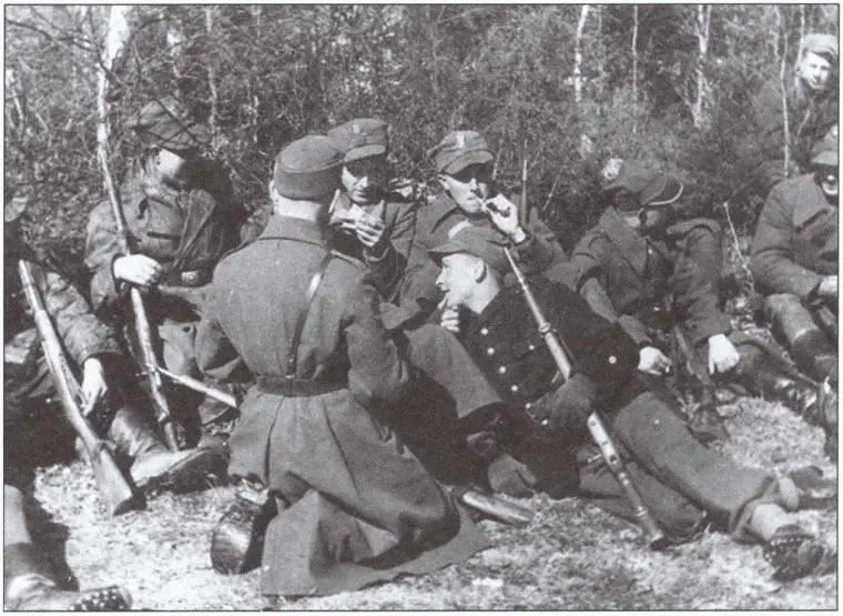 Солдаты Армии Крайовой в Белоруссии Пленные немцы на улицах Минска 1944 г - фото 21