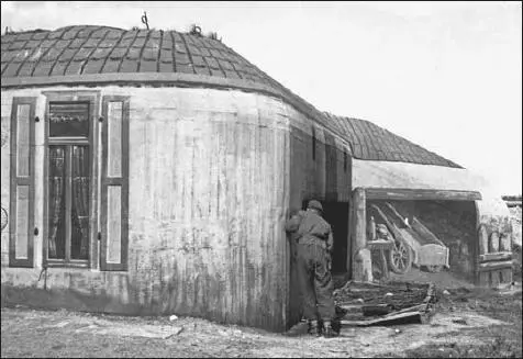 One style of camouflage for the shoreline casemates was trompe loeil painting - фото 22