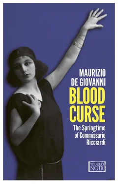 Maurizio de Giovanni Blood Curse обложка книги