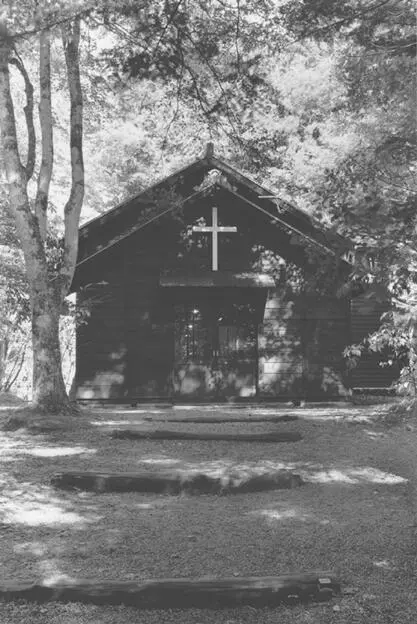 OLDEST CHURCH IN KARUIZAWA As he resumed his walk the street became even more - фото 11