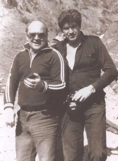 Последний сезон в горах Ю Визбор и космонавт В Рюмин Март 1984 На даче в - фото 34