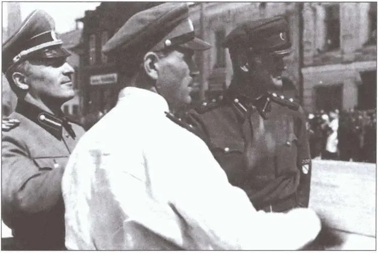 Генерал Жиленков крайний слева полковник Кромиади в белом и полковник - фото 11