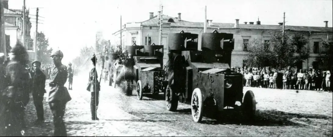 Бронеотряд Огневой бригады Парад в Казани 1920 год Из прилагавшихся - фото 16