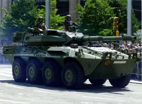 Истребитель танков Кентавр испанской армии на параде в Мадриде Контекст - фото 2