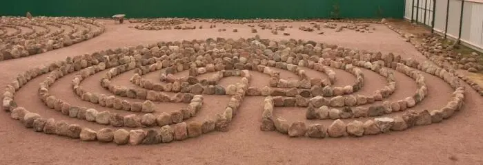 Рис 19в Критский лабиринт построенный мной Рис 19 г он же зимой Рис - фото 38