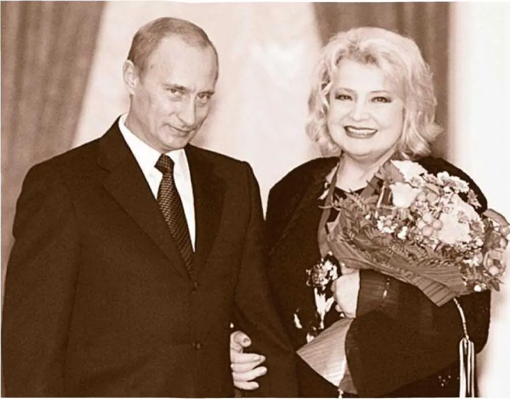 К прошлому юбилею Татьяна Доронина получила из рук Владимира Путина орден За - фото 65