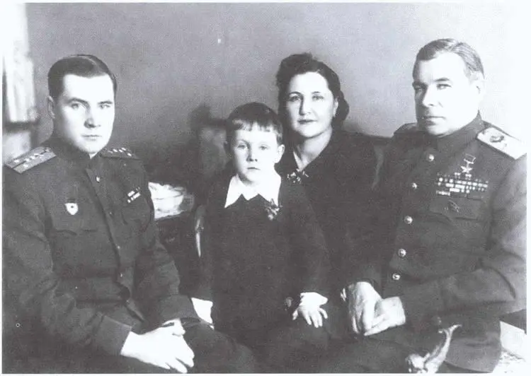 Маршал Советского Союза ЛА Говоров с семьей 1950е гг Маршал - фото 12