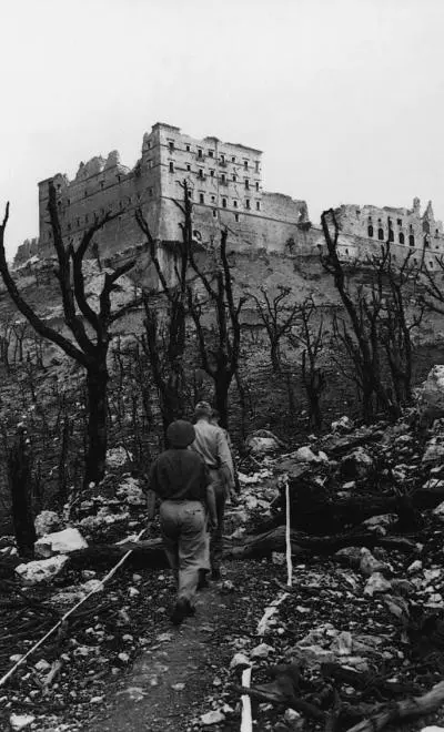 Монтекассино Италия 27 мая 1944 г Хранитель памятников подполковник Эрнест - фото 17