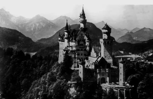 Нойшванштайн Германия Этот замок был одним из мест хранения награбленных - фото 35