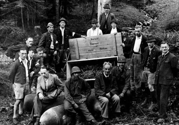 Альтаусзее Австрия май 1945 г Австрийские шахтеры Карл Зибер на снимке - фото 40