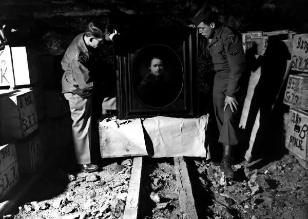 Хайльбронн Германия 1945 г Хранители памятников Дэйл Форд и Гарри Эттлингер - фото 45