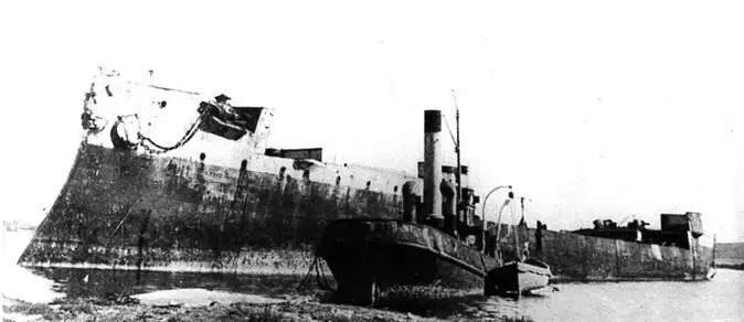 Корпус крейсера Генерал Корнилов на разделке Гавань СидиАбдалла 1933 год На - фото 99
