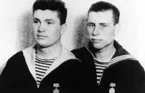 Зенитчики Тимофей Рицкий Иван Чумак Командир первого 76мм орудия Тимофей - фото 15