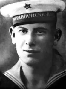 Командир первого 76мм орудия Тимофей Бесчастный Комсорг плавбатареи - фото 16